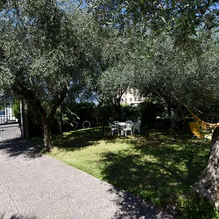Luxurious In With Garden Marone